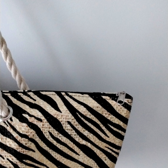 Cappelli ladies animal print straw bag, Large - Picture 5 of 13